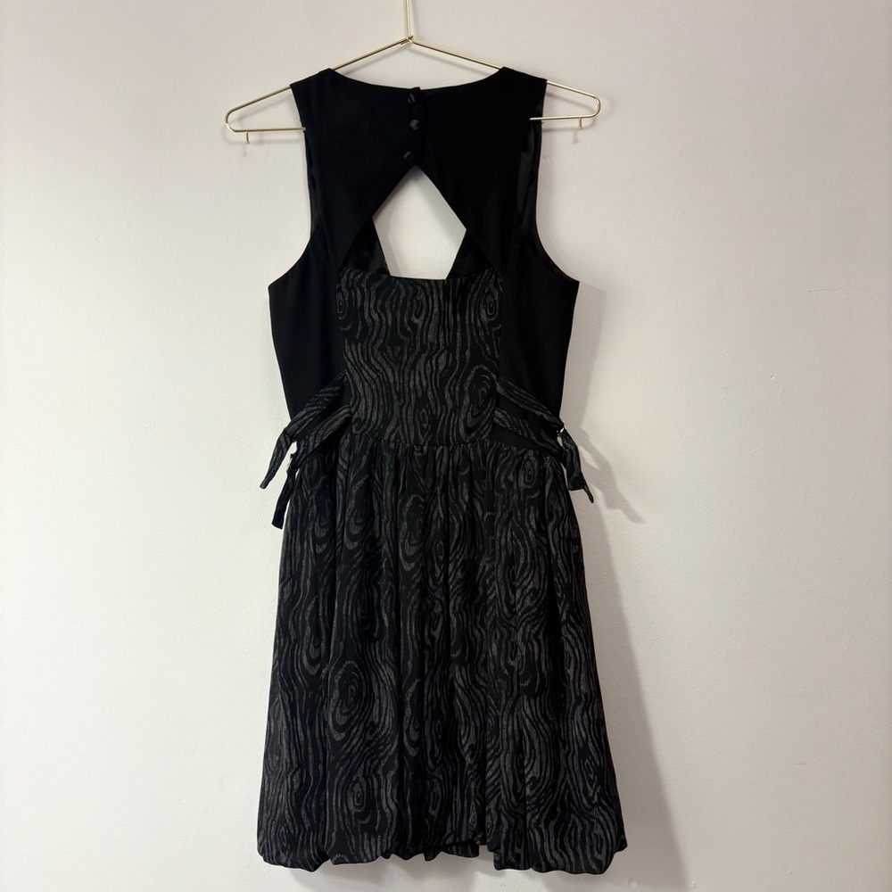 Lipsy Black sleeveless dress with zipper in the front, hooks, buttons, size 6 - Picture 3 of 10